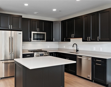 350 Oliver Avenue - Photo Thumbnail 4