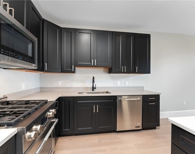 350 Oliver Avenue - Photo Thumbnail 2