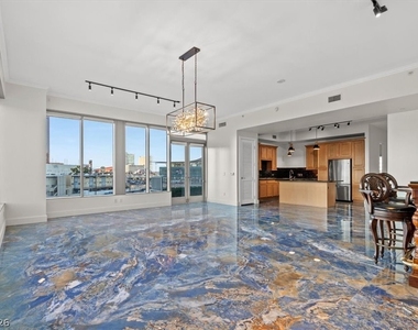 360 E Desert Inn Road - Photo Thumbnail 8