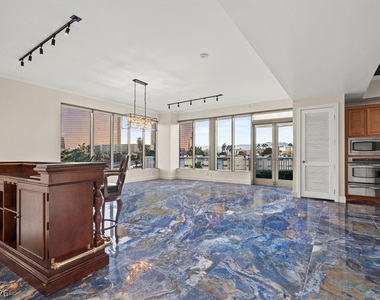 360 E Desert Inn Road - Photo Thumbnail 5