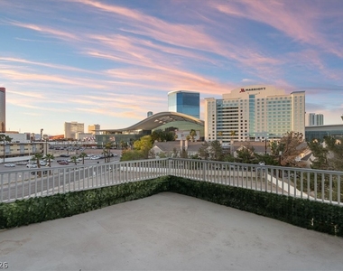 360 E Desert Inn Road - Photo Thumbnail 37