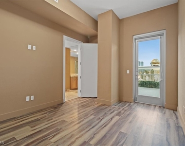 360 E Desert Inn Road - Photo Thumbnail 29