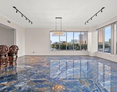 360 E Desert Inn Road - Photo Thumbnail 7