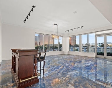 360 E Desert Inn Road - Photo Thumbnail 4