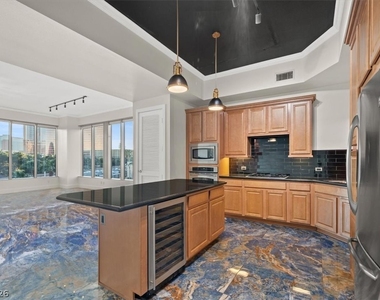360 E Desert Inn Road - Photo Thumbnail 20