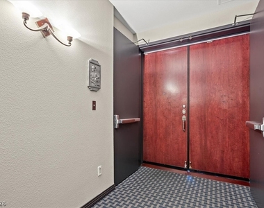 360 E Desert Inn Road - Photo Thumbnail 3