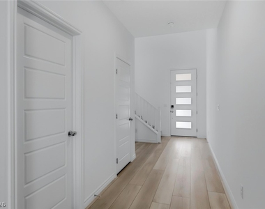 290 Robson Ridge Lane - Photo Thumbnail 2