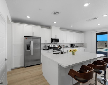 290 Robson Ridge Lane - Photo Thumbnail 8