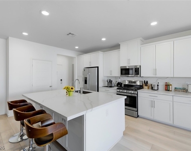 290 Robson Ridge Lane - Photo Thumbnail 11