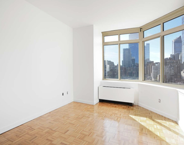  West 42nd Street - Photo Thumbnail 4