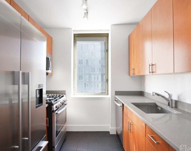  West 42nd Street - Photo Thumbnail 3