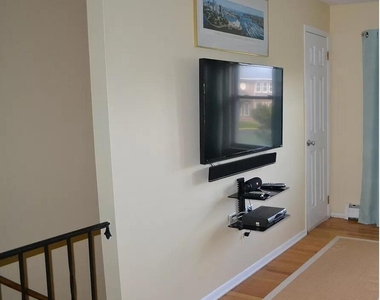 310 Maryland Avenue - Photo Thumbnail 4