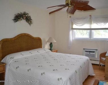 310 Maryland Avenue - Photo Thumbnail 9