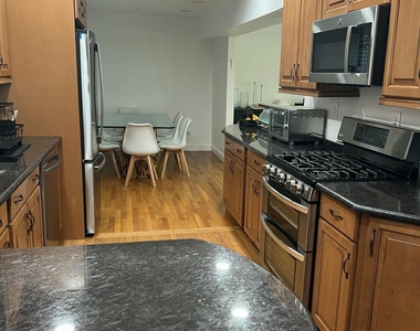 1703 Melville Street - Photo Thumbnail 3