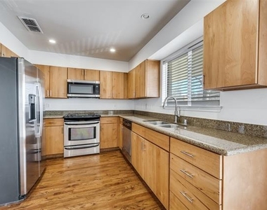 4616 W Lovers Lane - Photo Thumbnail 10