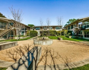 4616 W Lovers Lane - Photo Thumbnail 2
