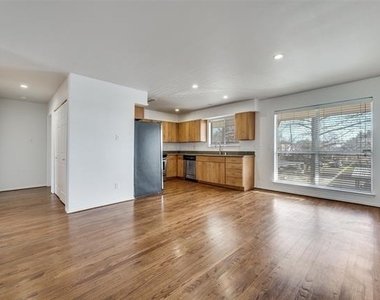 4616 W Lovers Lane - Photo Thumbnail 9