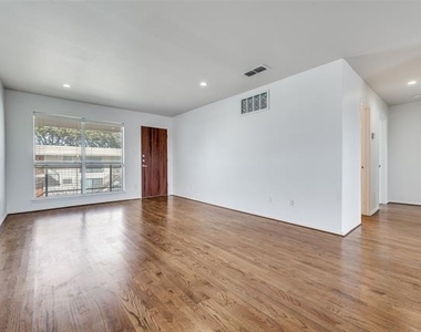 4616 W Lovers Lane - Photo Thumbnail 4