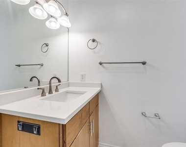 4616 W Lovers Lane - Photo Thumbnail 16
