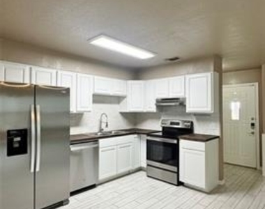 7001 Porthville Drive - Photo Thumbnail 5