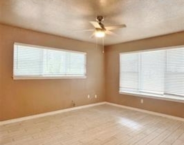 7001 Porthville Drive - Photo Thumbnail 7
