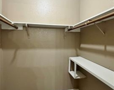 7001 Porthville Drive - Photo Thumbnail 11
