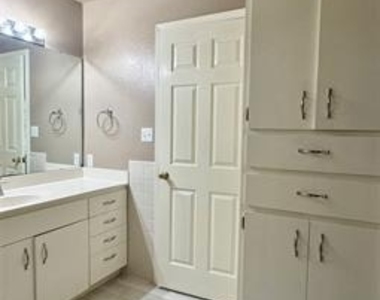 7001 Porthville Drive - Photo Thumbnail 9
