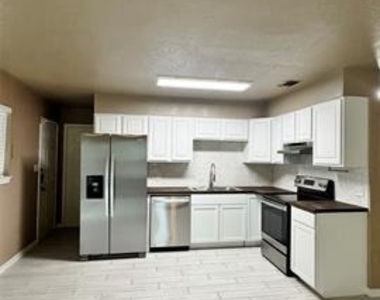 7001 Porthville Drive - Photo Thumbnail 4