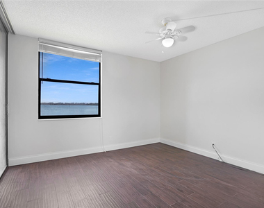 109 Lake Emerald Drive - Photo Thumbnail 23