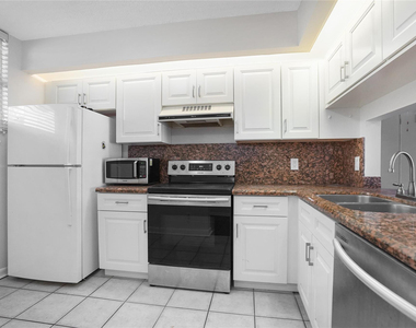 109 Lake Emerald Drive - Photo Thumbnail 5