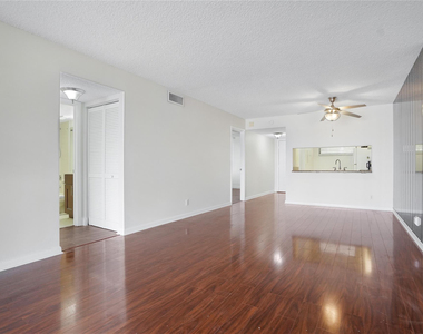 109 Lake Emerald Drive - Photo Thumbnail 10