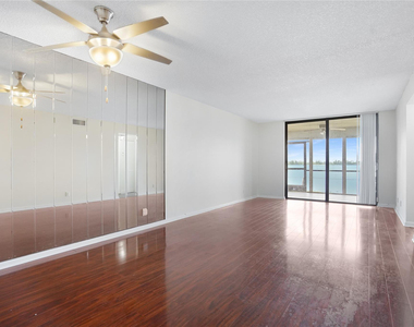 109 Lake Emerald Drive - Photo Thumbnail 8