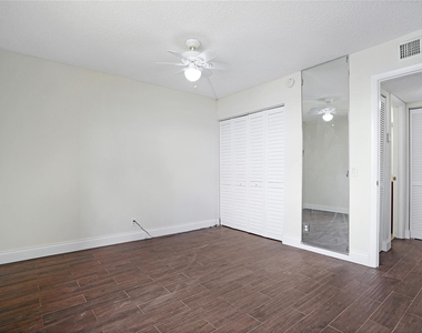 109 Lake Emerald Drive - Photo Thumbnail 26