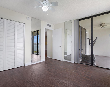 109 Lake Emerald Drive - Photo Thumbnail 25