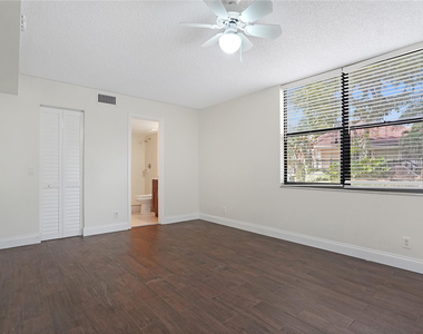 109 Lake Emerald Drive - Photo Thumbnail 17