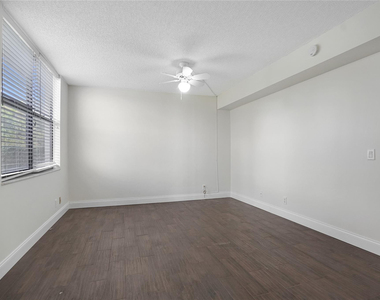 109 Lake Emerald Drive - Photo Thumbnail 15