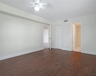 109 Lake Emerald Drive - Photo Thumbnail 16