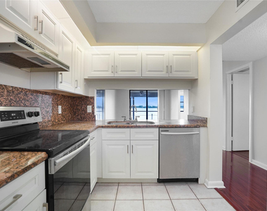 109 Lake Emerald Drive - Photo Thumbnail 2
