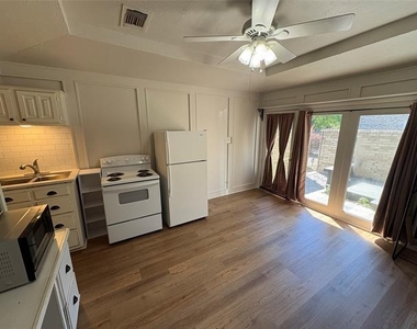 900 N Austin Street - Photo Thumbnail 11