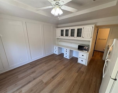 900 N Austin Street - Photo Thumbnail 10