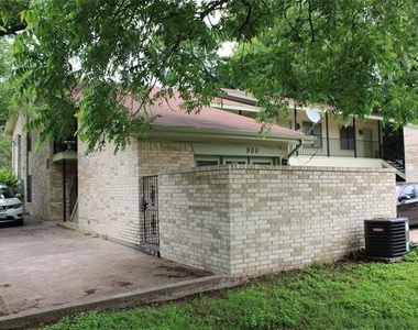 900 N Austin Street - Photo Thumbnail 12