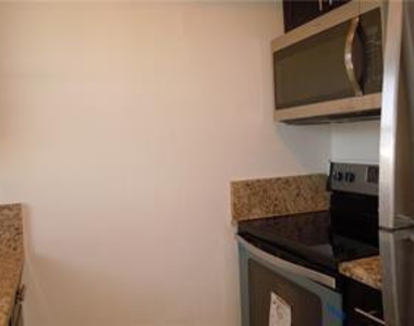 270 Ne 40th Street - Photo Thumbnail 5