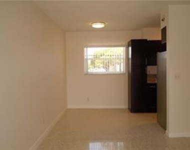 270 Ne 40th Street - Photo Thumbnail 3