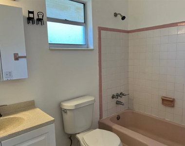 270 Ne 40th Street - Photo Thumbnail 9