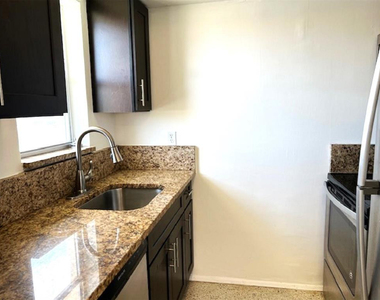 270 Ne 40th Street - Photo Thumbnail 4