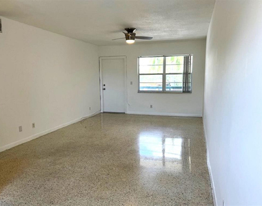 270 Ne 40th Street - Photo Thumbnail 2