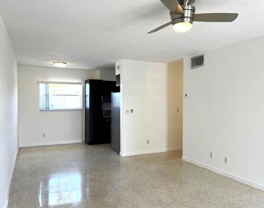 270 Ne 40th Street - Photo Thumbnail 1