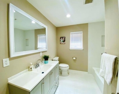 6554 Ascot Lane - Photo Thumbnail 12