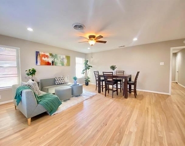 6554 Ascot Lane - Photo Thumbnail 3