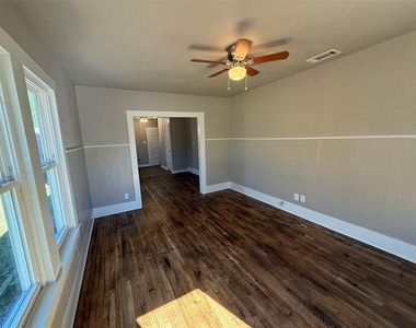705 E 9th Street - Photo Thumbnail 19